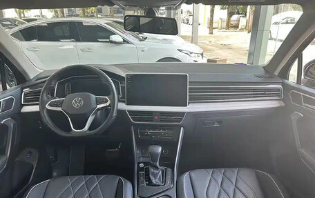 Volkswagen Tiguan II, 2022 год, 1 900 855 рублей, 7 фотография