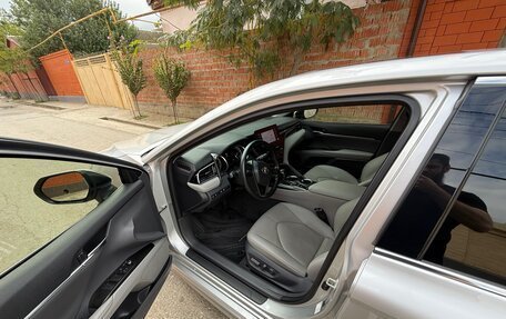 Toyota Camry, 2022 год, 3 750 000 рублей, 10 фотография