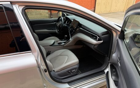 Toyota Camry, 2022 год, 3 750 000 рублей, 4 фотография