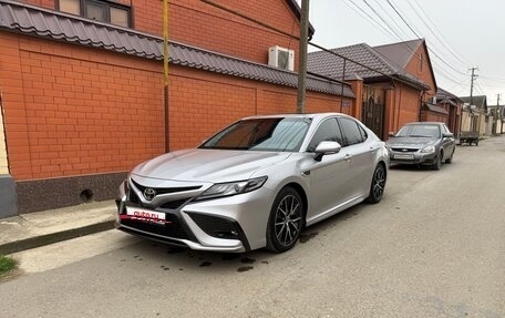 Toyota Camry, 2022 год, 3 750 000 рублей, 5 фотография