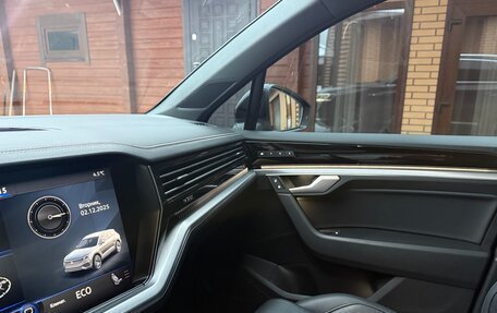 Volkswagen Touareg III, 2019 год, 6 200 000 рублей, 16 фотография