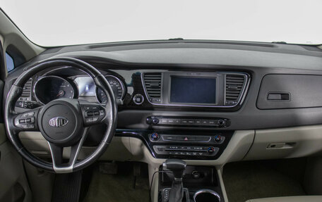 KIA Carnival III, 2018 год, 3 070 000 рублей, 14 фотография