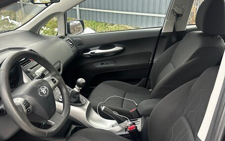 Toyota Auris II, 2010 год, 750 000 рублей, 3 фотография