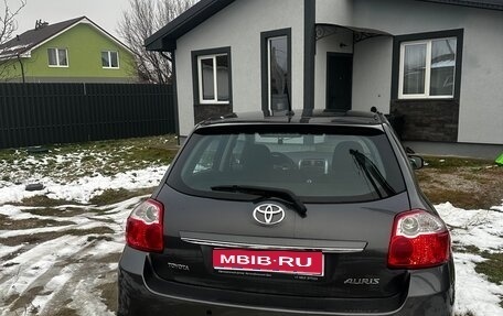 Toyota Auris II, 2010 год, 750 000 рублей, 1 фотография