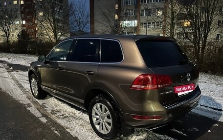 Volkswagen Touareg III, 2011 год, 2 100 000 рублей, 2 фотография