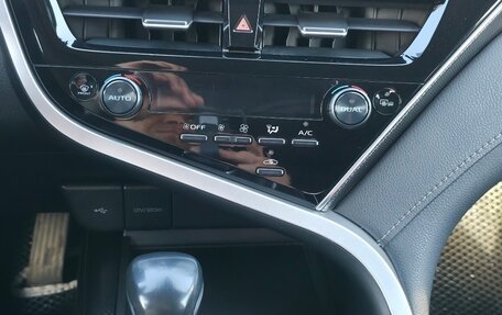 Toyota Camry, 2022 год, 3 850 000 рублей, 6 фотография