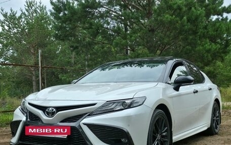 Toyota Camry, 2022 год, 3 850 000 рублей, 2 фотография