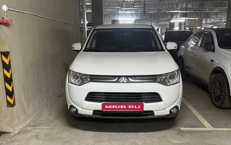 Mitsubishi Outlander III рестайлинг 3, 2012 год, 990 000 рублей, 1 фотография