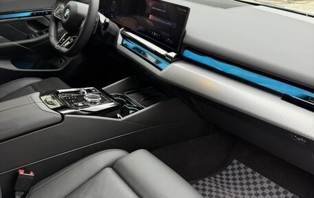 BMW 5 серия, 2024 год, 11 фотография