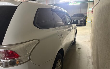 Mitsubishi Outlander III рестайлинг 3, 2012 год, 990 000 рублей, 4 фотография