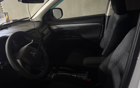 Mitsubishi Outlander III рестайлинг 3, 2012 год, 990 000 рублей, 12 фотография