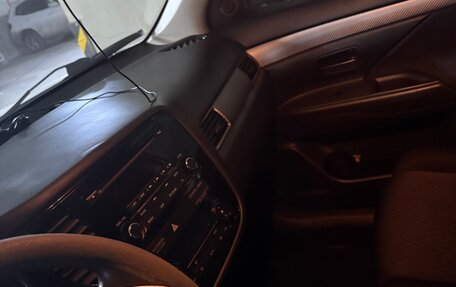 Mitsubishi Outlander III рестайлинг 3, 2012 год, 990 000 рублей, 14 фотография