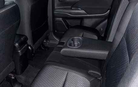 Mitsubishi Outlander III рестайлинг 3, 2012 год, 990 000 рублей, 10 фотография