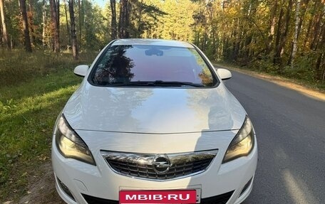 Opel Astra J, 2011 год, 400 000 рублей, 1 фотография