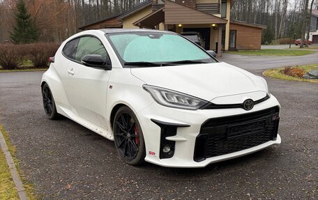 Toyota Yaris, 2020 год, 3 999 999 рублей, 2 фотография