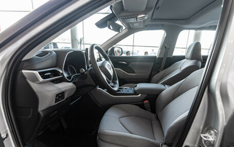 Toyota Highlander, 2024 год, 6 790 000 рублей, 7 фотография