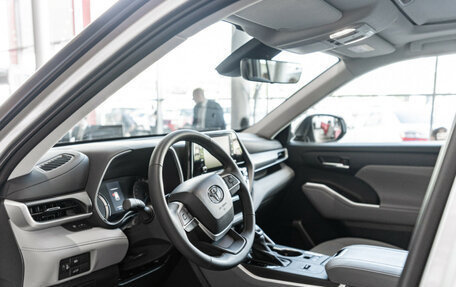 Toyota Highlander, 2024 год, 6 790 000 рублей, 9 фотография