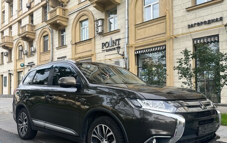 Mitsubishi Outlander III рестайлинг 3, 2018 год, 2 300 000 рублей, 7 фотография