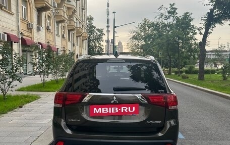 Mitsubishi Outlander III рестайлинг 3, 2018 год, 2 300 000 рублей, 5 фотография