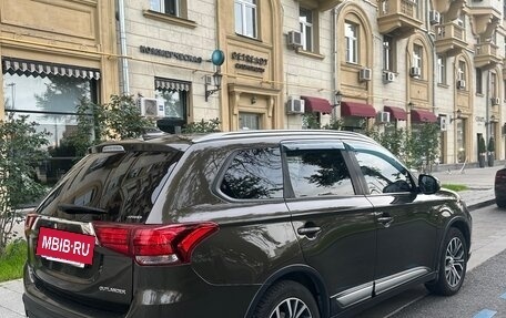 Mitsubishi Outlander III рестайлинг 3, 2018 год, 2 300 000 рублей, 6 фотография