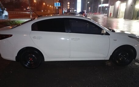 KIA Rio IV, 2017 год, 1 100 000 рублей, 2 фотография