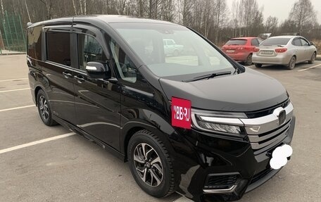 Honda Stepwgn IV, 2018 год, 2 250 000 рублей, 2 фотография