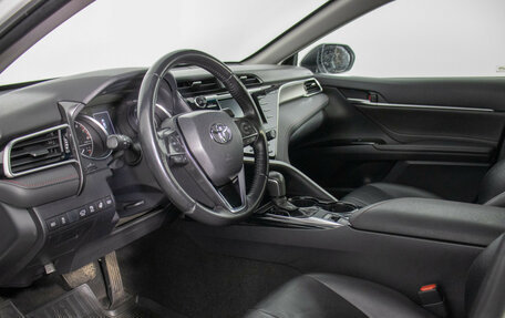 Toyota Camry, 2020 год, 3 020 000 рублей, 10 фотография