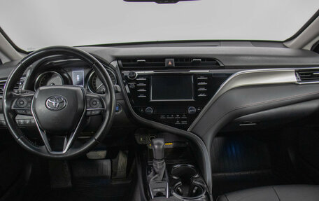 Toyota Camry, 2020 год, 3 020 000 рублей, 12 фотография