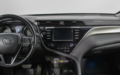Toyota Camry, 2020 год, 3 020 000 рублей, 13 фотография