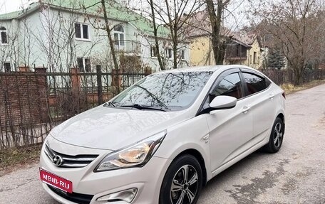 Hyundai Solaris II рестайлинг, 2015 год, 965 000 рублей, 1 фотография