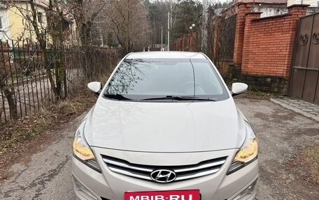 Hyundai Solaris II рестайлинг, 2015 год, 965 000 рублей, 3 фотография