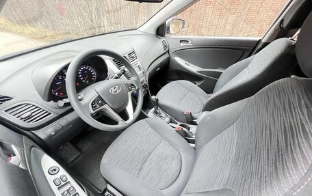 Hyundai Solaris II рестайлинг, 2015 год, 965 000 рублей, 7 фотография