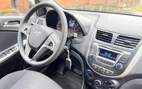 Hyundai Solaris II рестайлинг, 2015 год, 965 000 рублей, 9 фотография