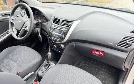 Hyundai Solaris II рестайлинг, 2015 год, 965 000 рублей, 13 фотография