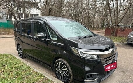 Honda Stepwgn IV, 2017 год, 2 200 000 рублей, 3 фотография