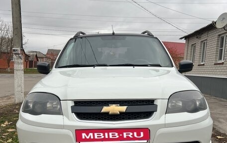 Chevrolet Niva I рестайлинг, 2017 год, 550 000 рублей, 2 фотография