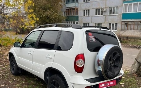 Chevrolet Niva I рестайлинг, 2017 год, 550 000 рублей, 3 фотография