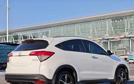 Honda Vezel, 2022 год, 1 750 000 рублей, 14 фотография