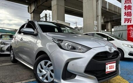 Toyota Yaris XP150 рестайлинг, 2022 год, 1 012 000 рублей, 1 фотография