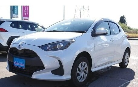 Toyota Yaris XP150 рестайлинг, 2022 год, 1 010 000 рублей, 1 фотография
