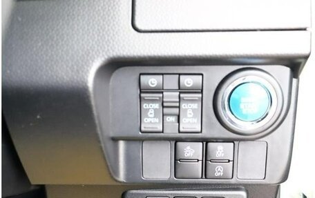 Toyota Roomy I, 2022 год, 902 000 рублей, 13 фотография