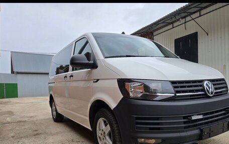 Volkswagen Transporter T6 рестайлинг, 2019 год, 3 200 000 рублей, 7 фотография