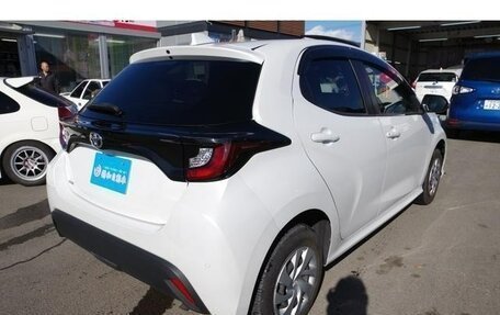 Toyota Yaris XP150 рестайлинг, 2022 год, 1 010 000 рублей, 5 фотография