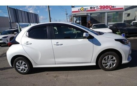 Toyota Yaris XP150 рестайлинг, 2022 год, 1 010 000 рублей, 17 фотография