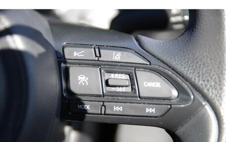 Toyota Yaris XP150 рестайлинг, 2022 год, 1 010 000 рублей, 23 фотография