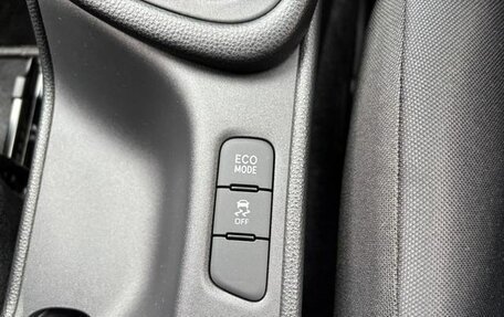 Toyota Yaris XP150 рестайлинг, 2022 год, 1 012 000 рублей, 10 фотография