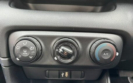Toyota Yaris XP150 рестайлинг, 2022 год, 1 012 000 рублей, 8 фотография