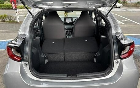 Toyota Yaris XP150 рестайлинг, 2022 год, 1 012 000 рублей, 22 фотография