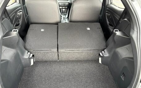 Toyota Yaris XP150 рестайлинг, 2022 год, 1 012 000 рублей, 23 фотография