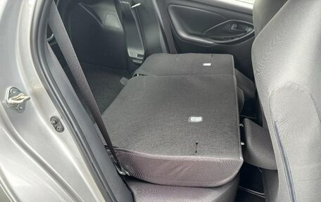 Toyota Yaris XP150 рестайлинг, 2022 год, 1 012 000 рублей, 39 фотография